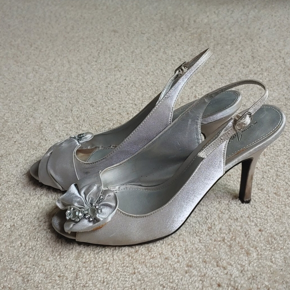 Silver heels - Picture 3 of 4